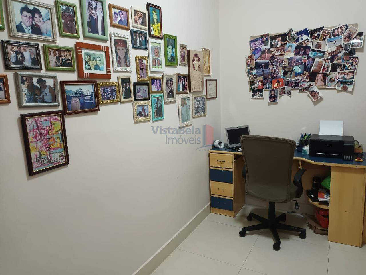 Casa em Condomínio à venda no Piracangaguá: 