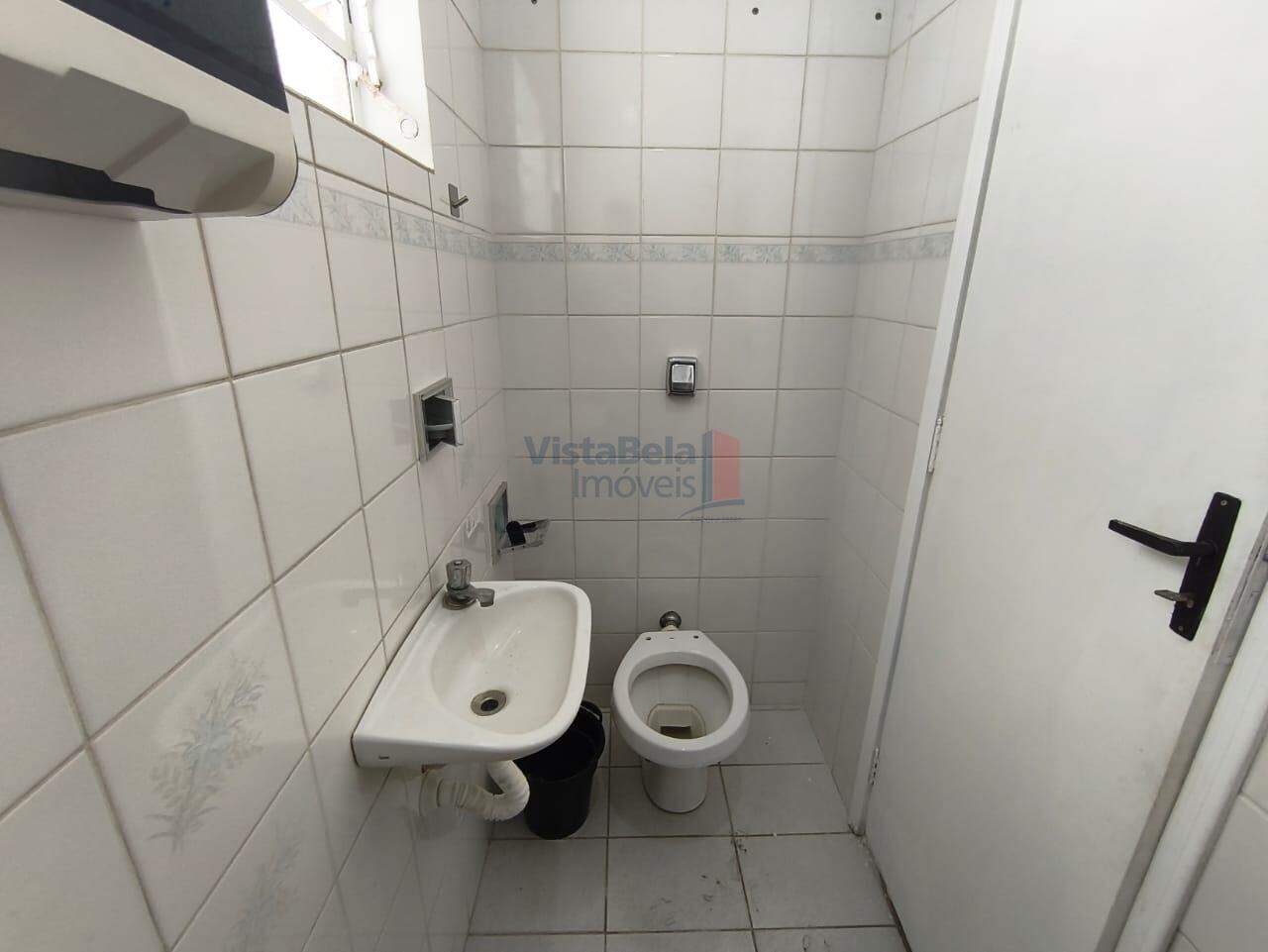 Sala para aluguel no Centro: Amplo WC