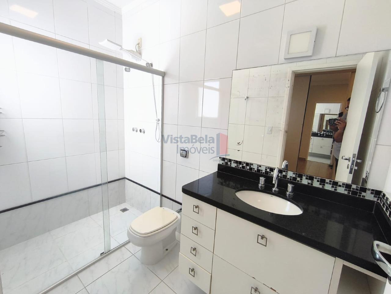 Casa em Condomínio à venda no Loteamento Residencial Campos do Conde II: WC Suíte 