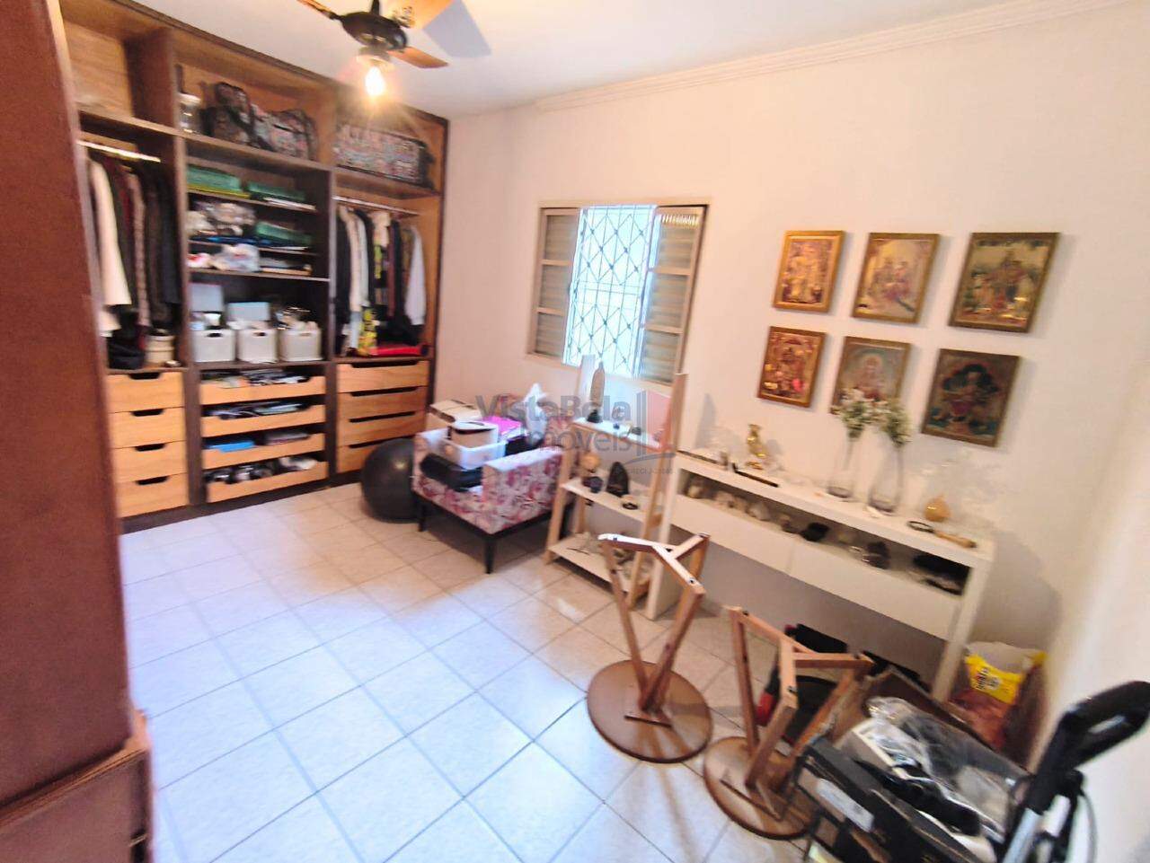 Casa à venda no Centro: 1° DORMITÓRIO