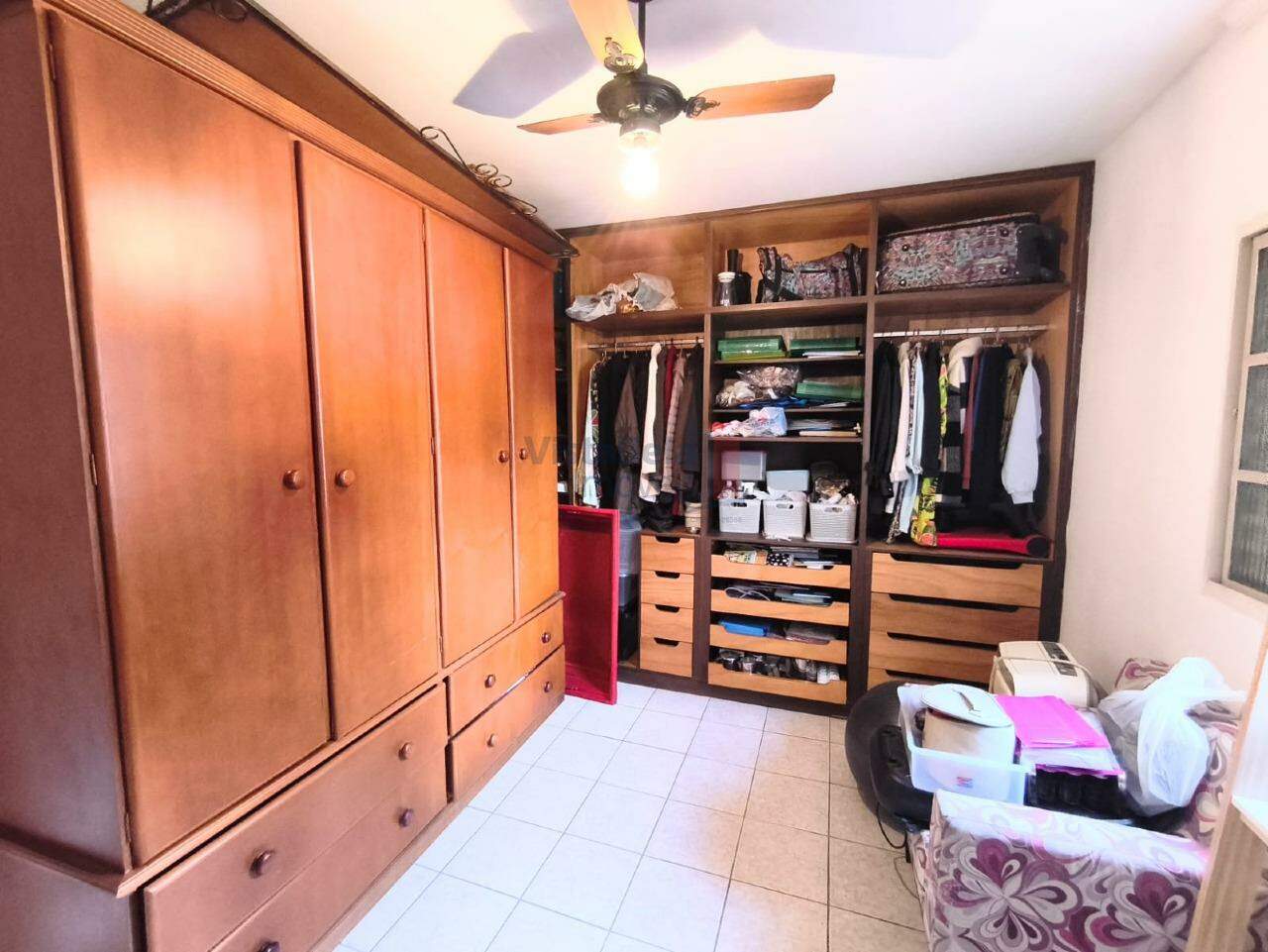 Casa à venda no Centro: 1° DORMITÓRIO