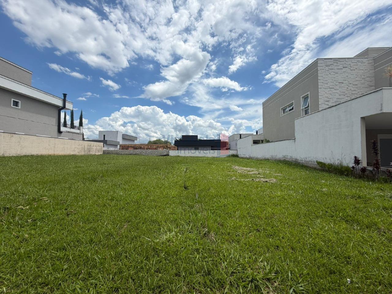 Lote em condomínio à venda no Piracangaguá: 