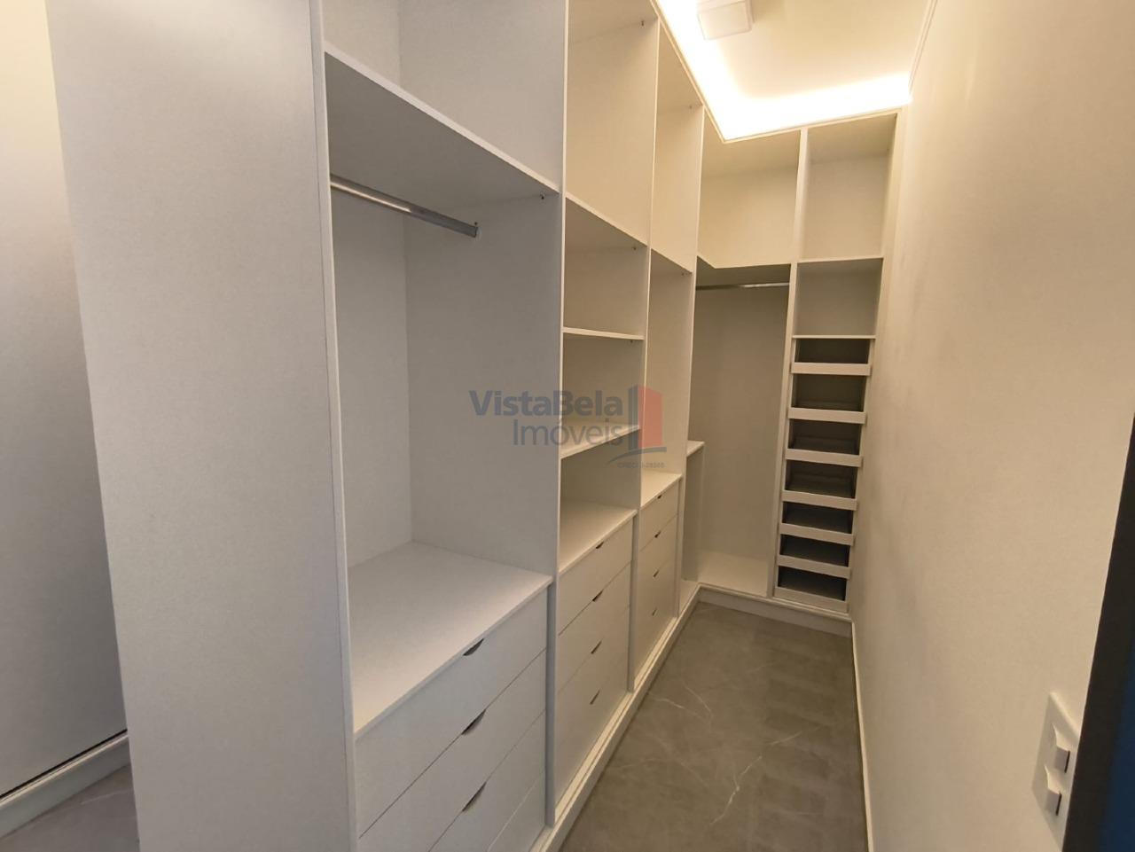 Casa em Condomínio à venda no Loteamento Residencial Colinas do Sol: Closet