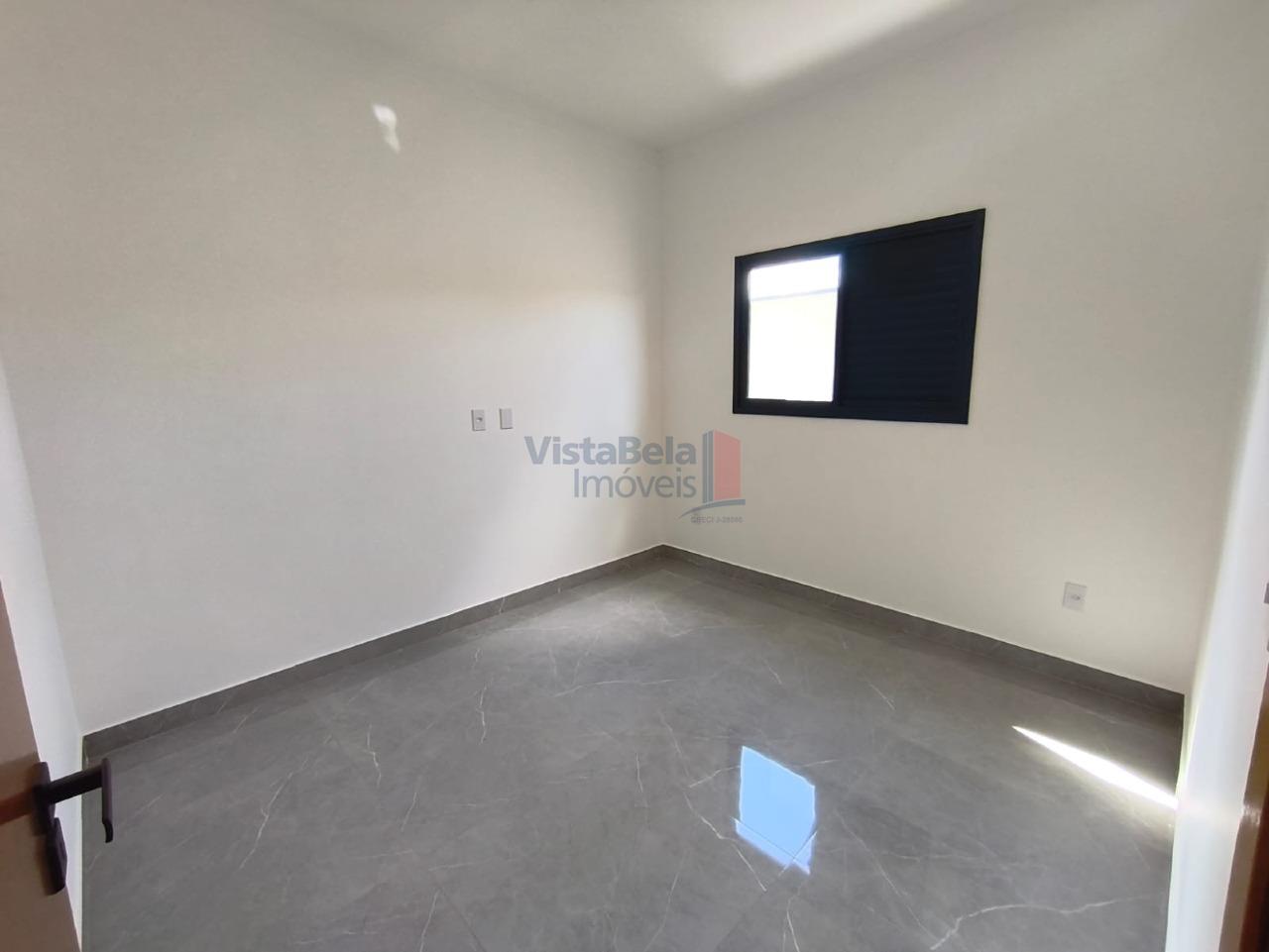 Casa em Condomínio à venda no Loteamento Residencial Colinas do Sol: 1° Dormitório