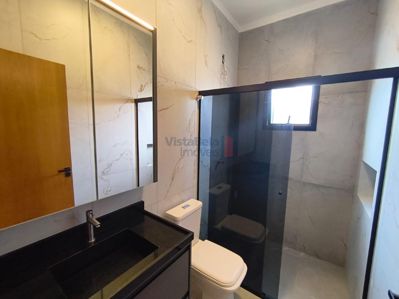 Casa em Condomínio à venda no Loteamento Residencial Colinas do Sol: WC Suíte