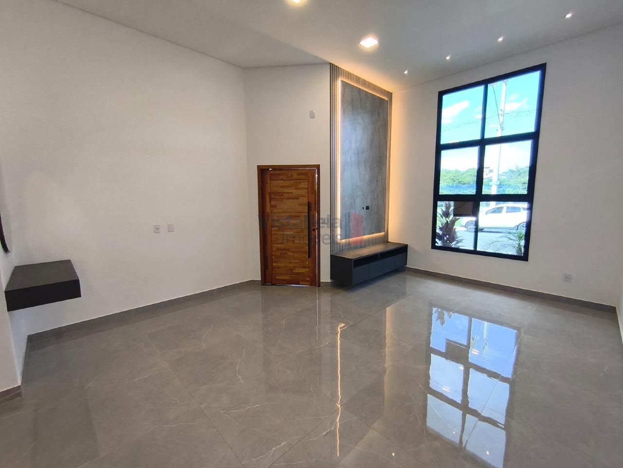 Casa em Condomínio à venda no Loteamento Residencial Colinas do Sol: Ampla Sala de Estar e Jantar