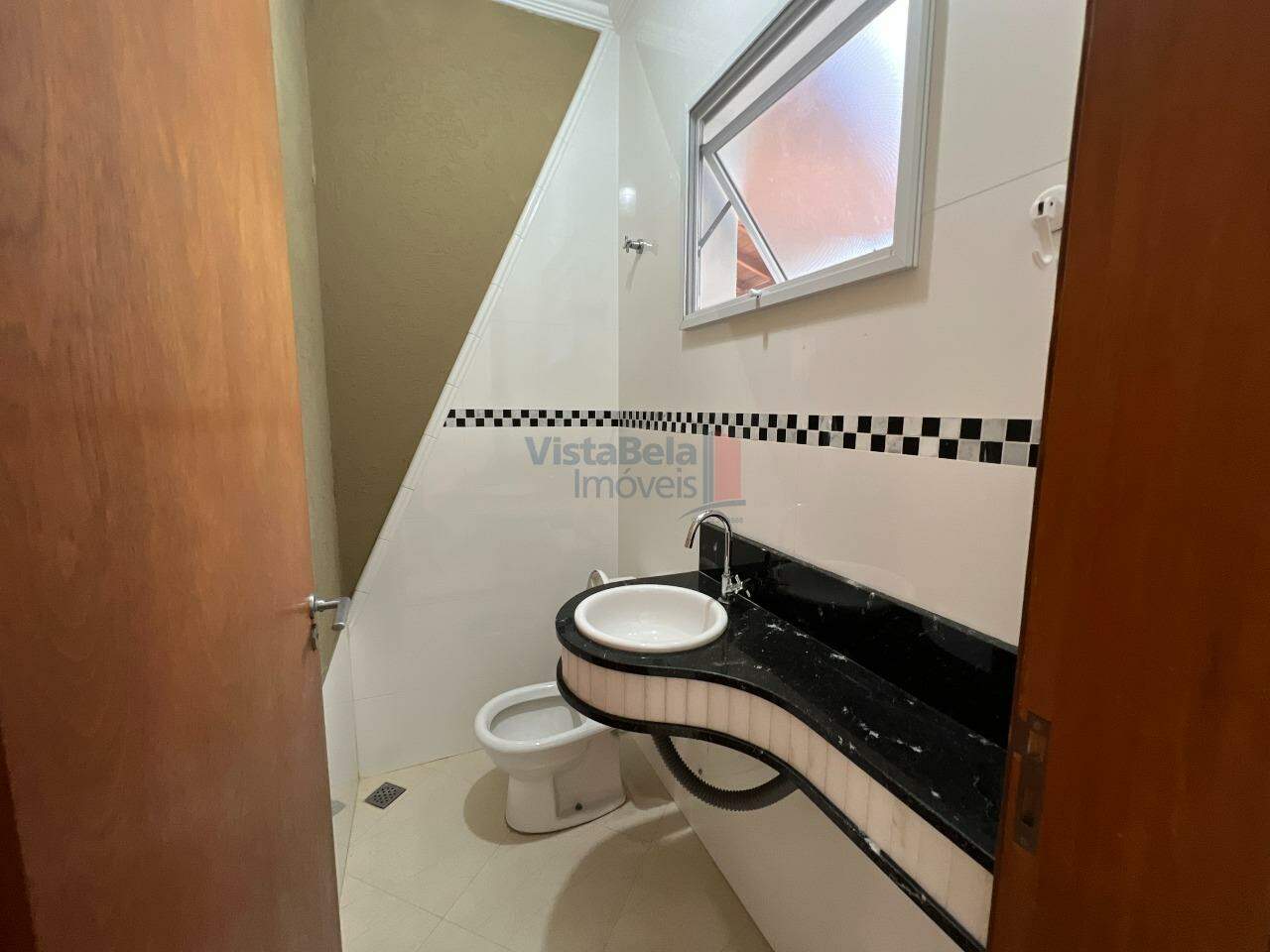 Casa em Condomínio à venda no Nossa Senhora do Perpetuo Socorro: Lavabo