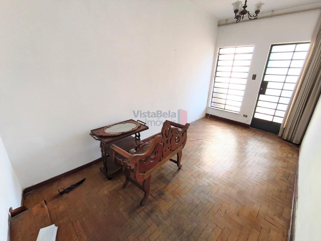 Casa à venda no Centro: Sala com Entrada Independente