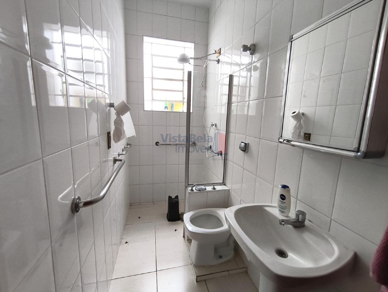 Casa à venda no Centro: WC Social no Térreo