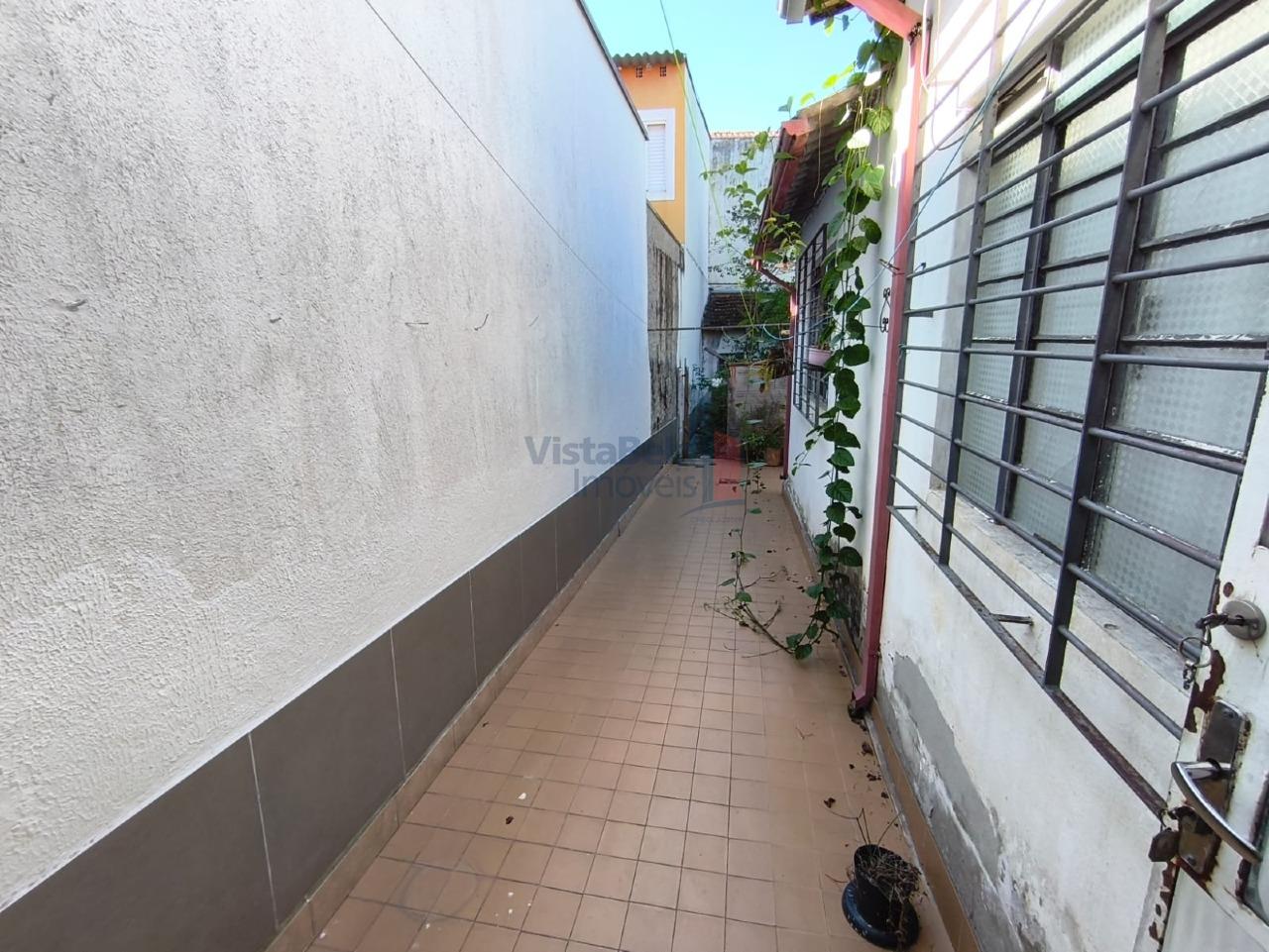 Casa à venda no Centro: Acesso ao Quintal