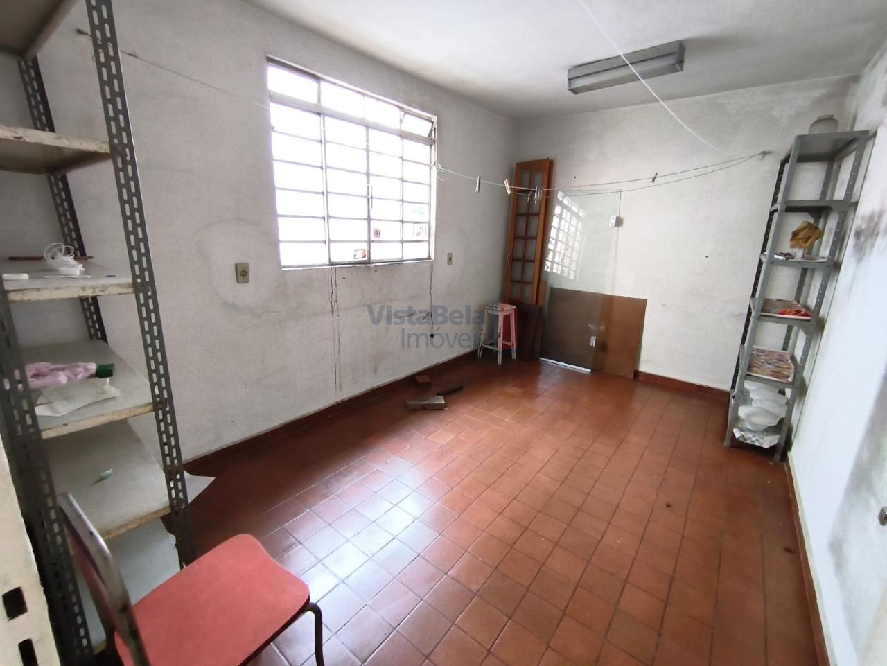 Casa à venda no Centro: Quarto/Sala no Térreo