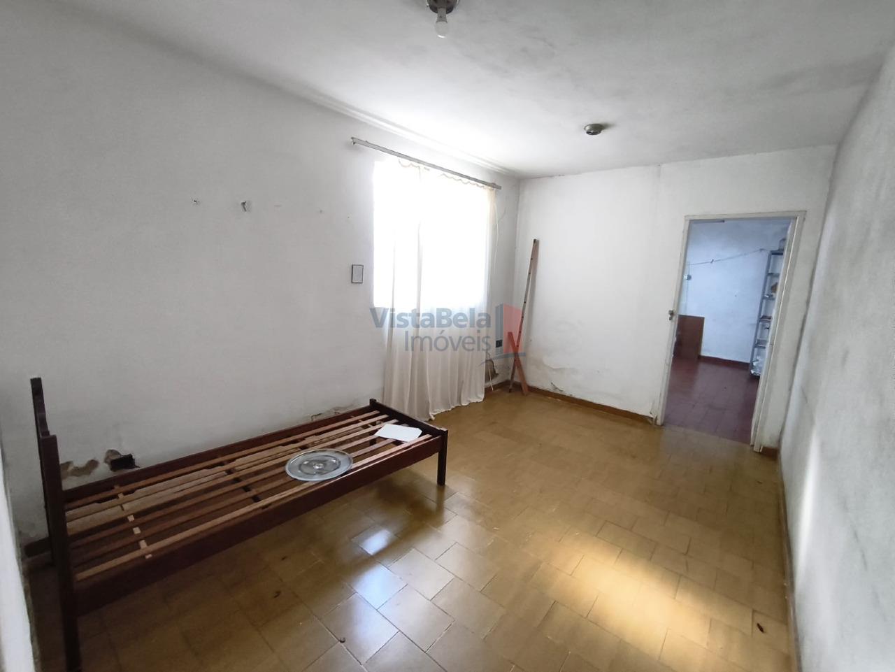 Casa à venda no Centro: Quarto/Sala no Térreo
