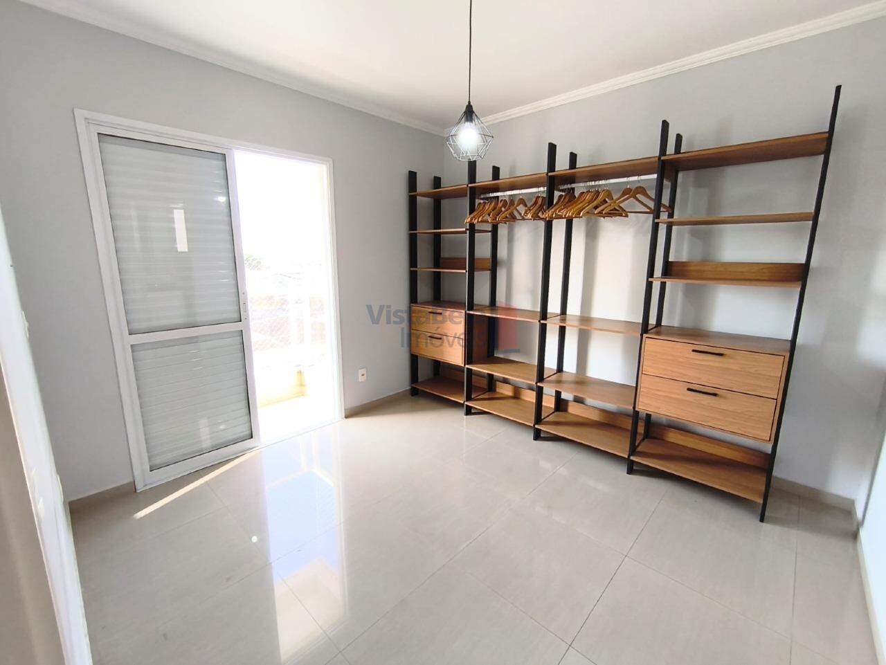 Apartamento para aluguel no Centro: Suíte com Sacada