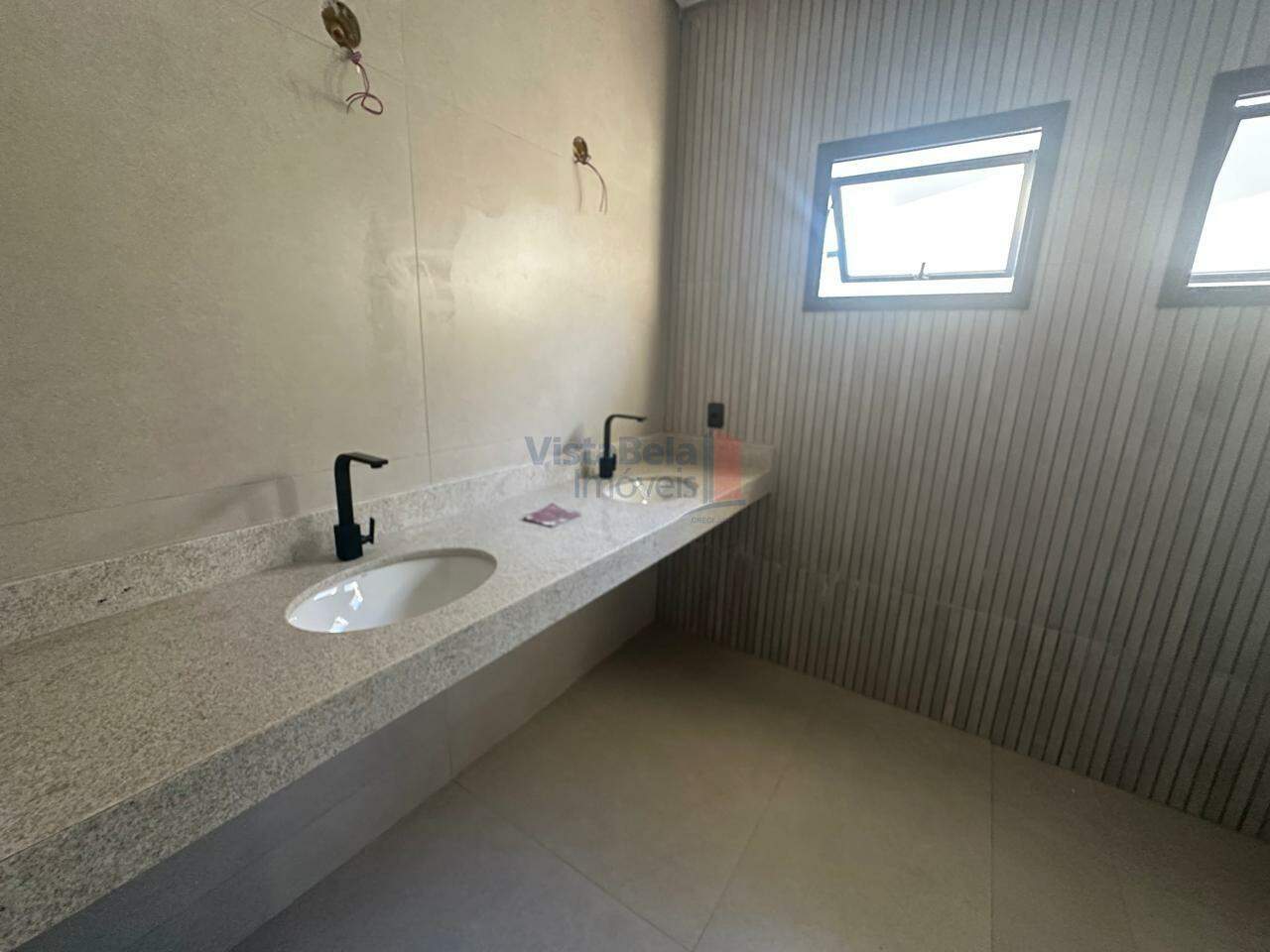 Casa em Condomínio à venda no AreÃO: 