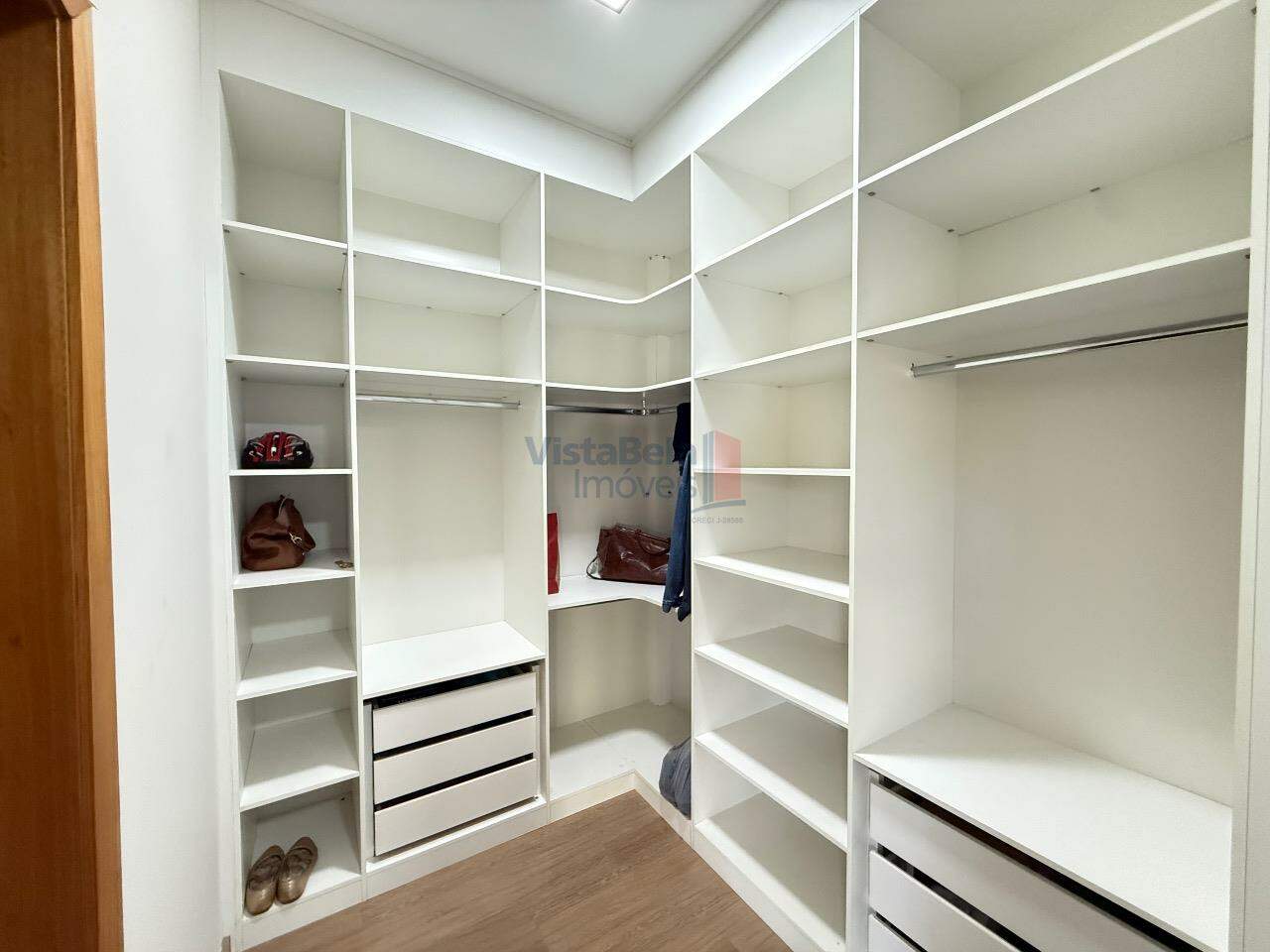 Casa em Condomínio para aluguel no Loteamento Residencial Reserva dos Lagos: CLOSET