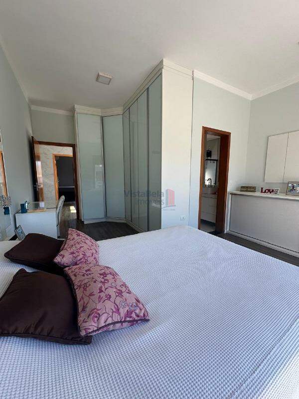 Casa à venda no Piracangaguá: 