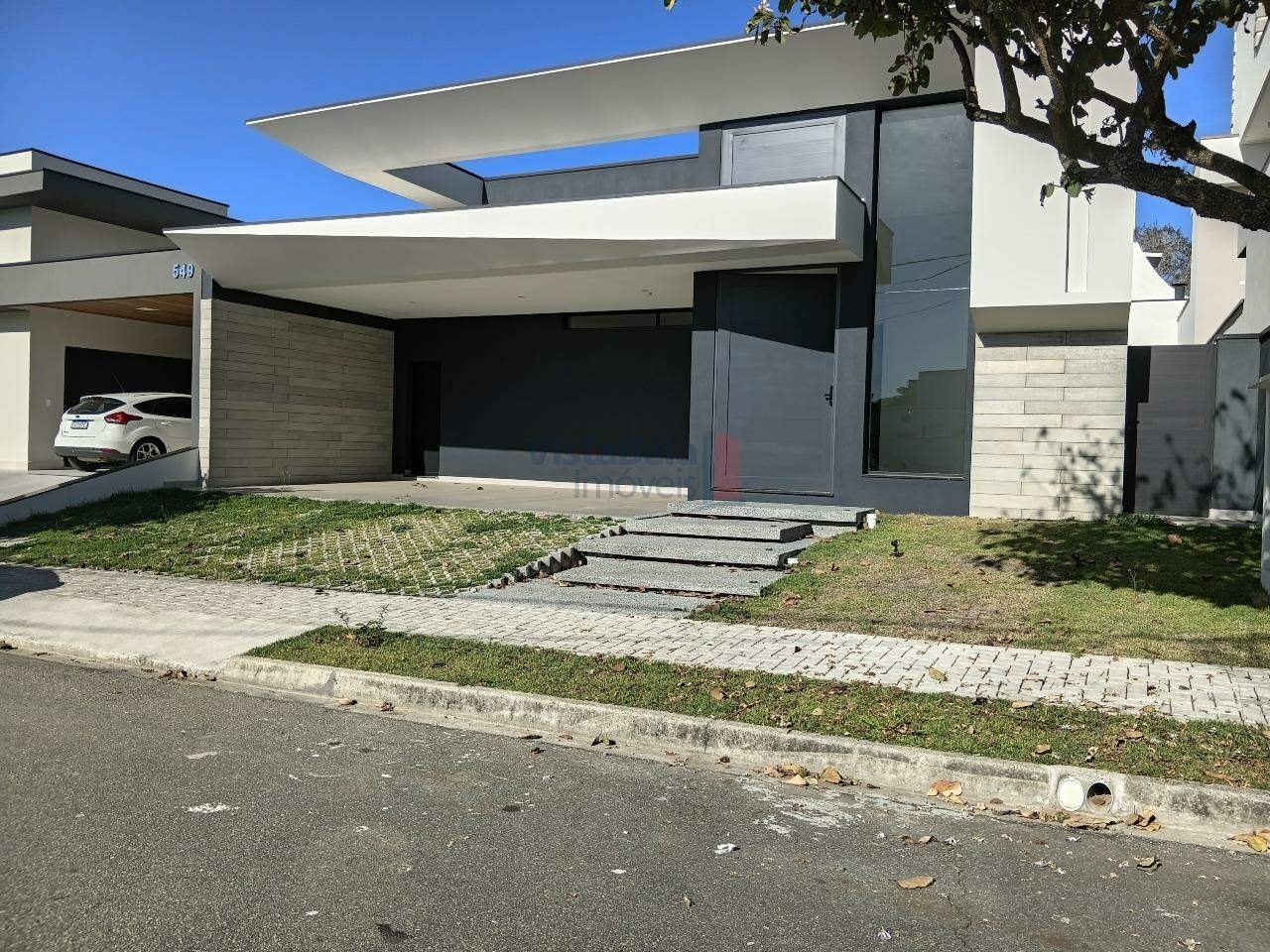 Casa à venda no Piracangaguá: