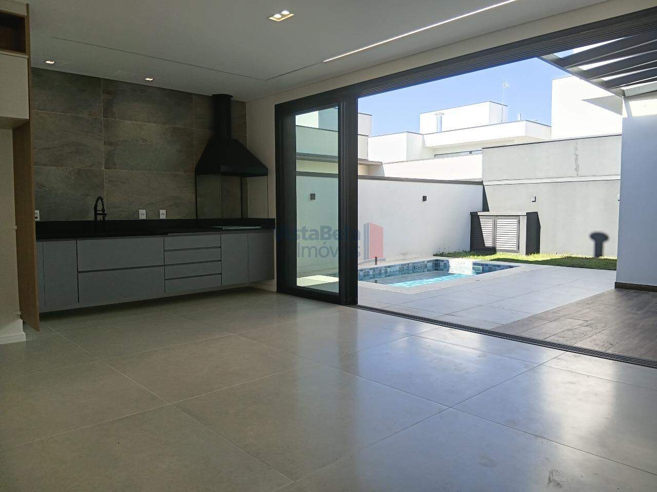 Casa à venda no Piracangaguá: