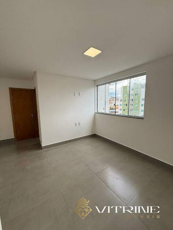 Apartamento à venda no Manoel Valinhas : 