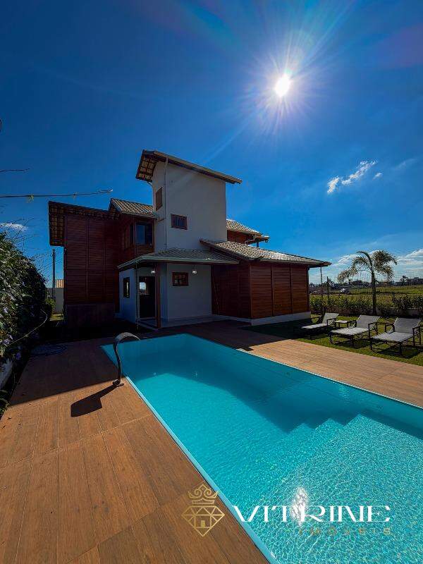 Casa em Condomínio à venda no Divinópolis: 
