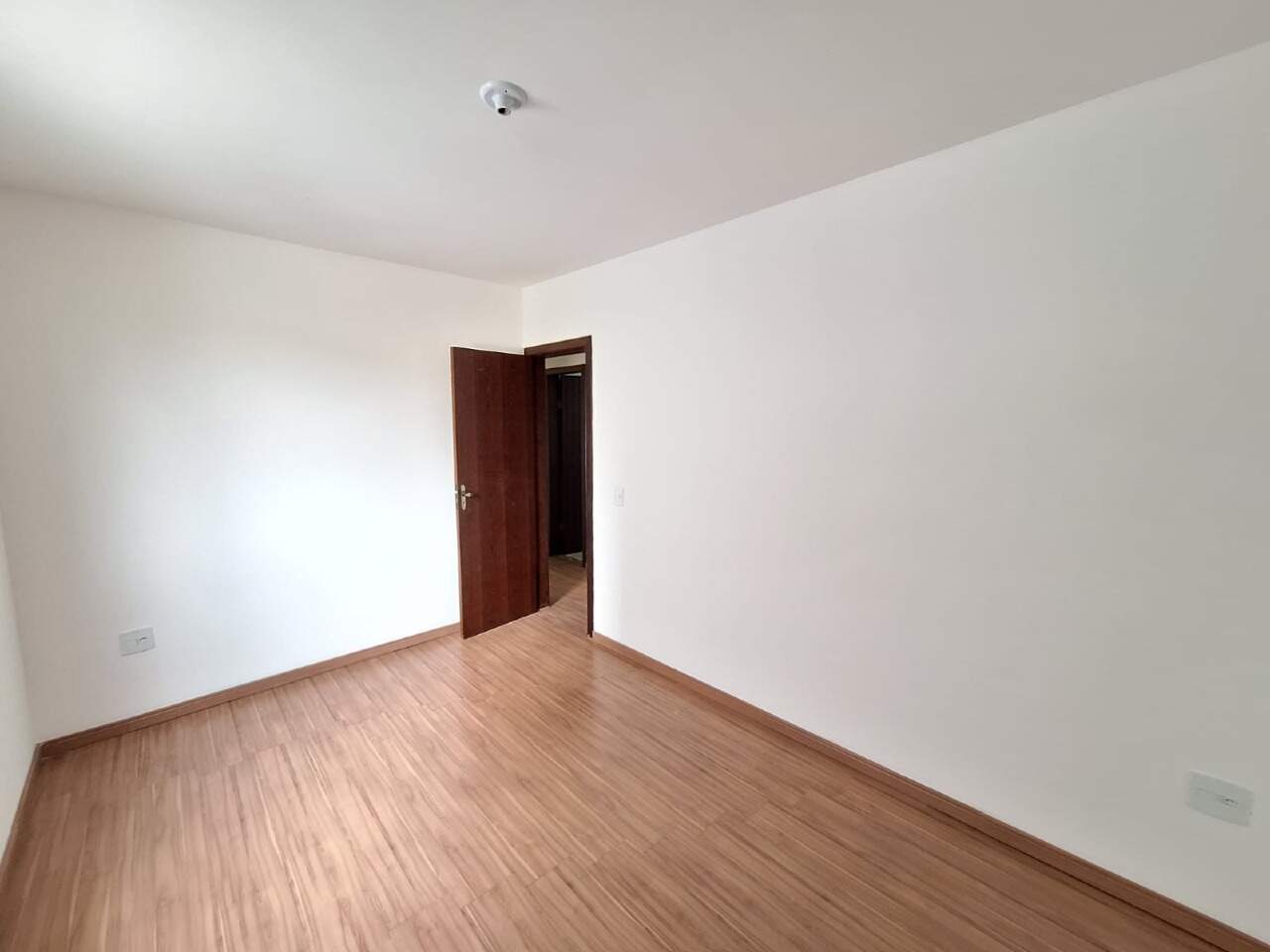 APARTAMENTO para aluguel no Alaita: 