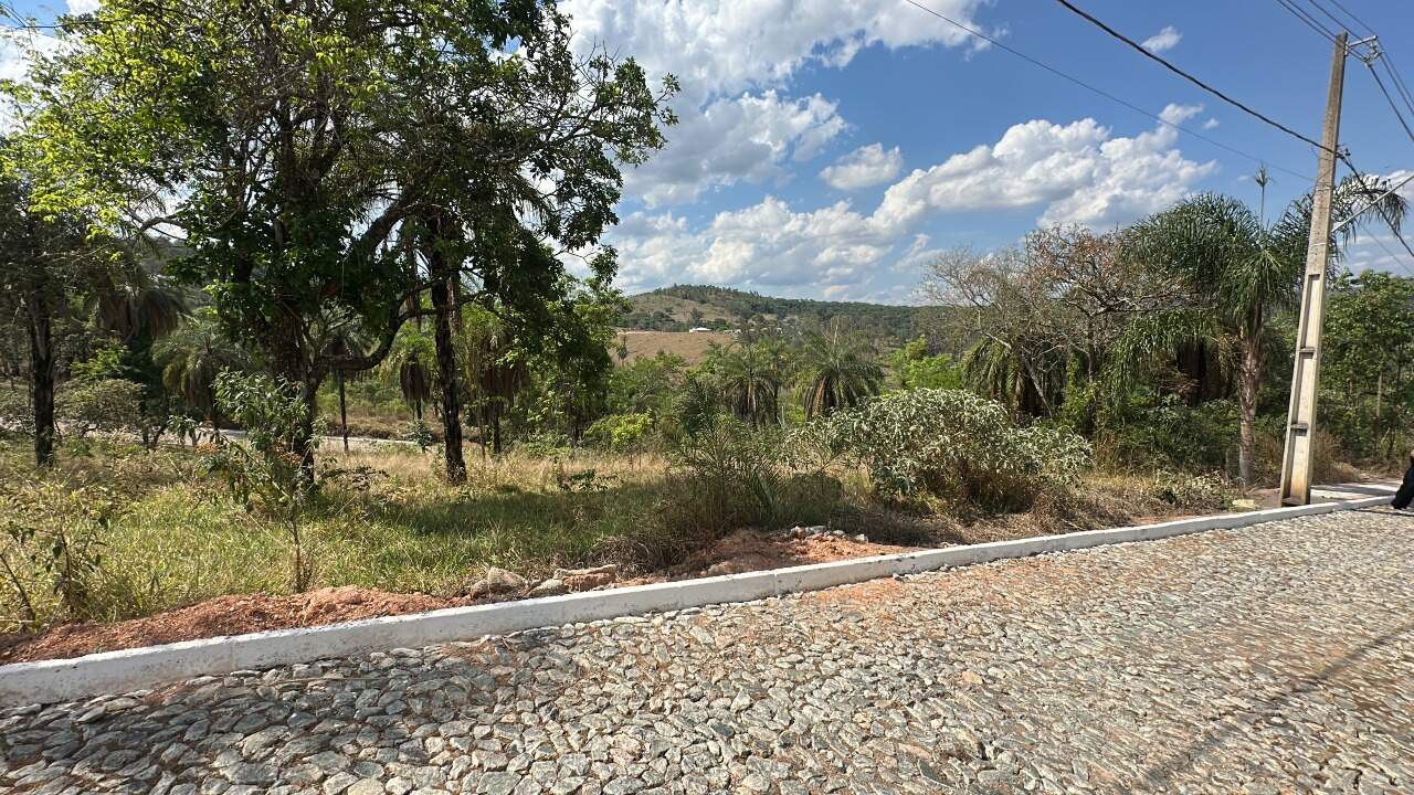 LOTE à venda no COND. PARAISO DOS COQUEIROS: 