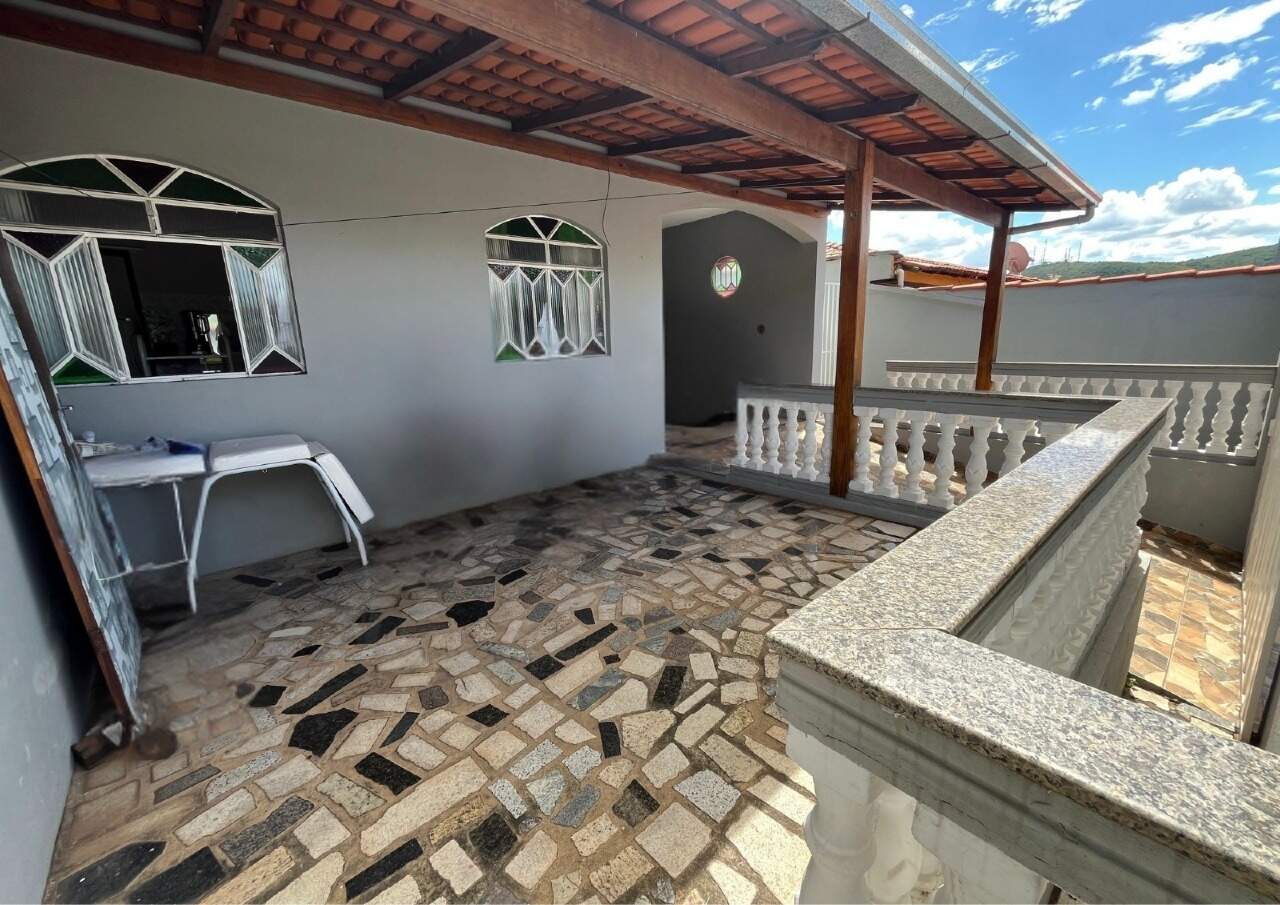 CASA à venda no Conjunto Habitacional Jadir Marinho: 