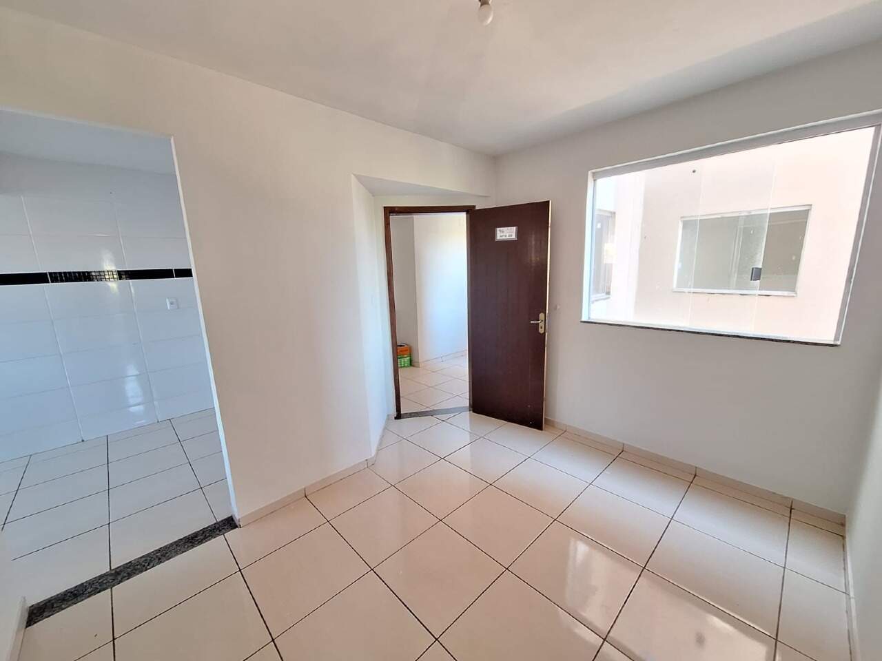 APARTAMENTO COM AREA para aluguel no VALE DAS AROEIRAS: 