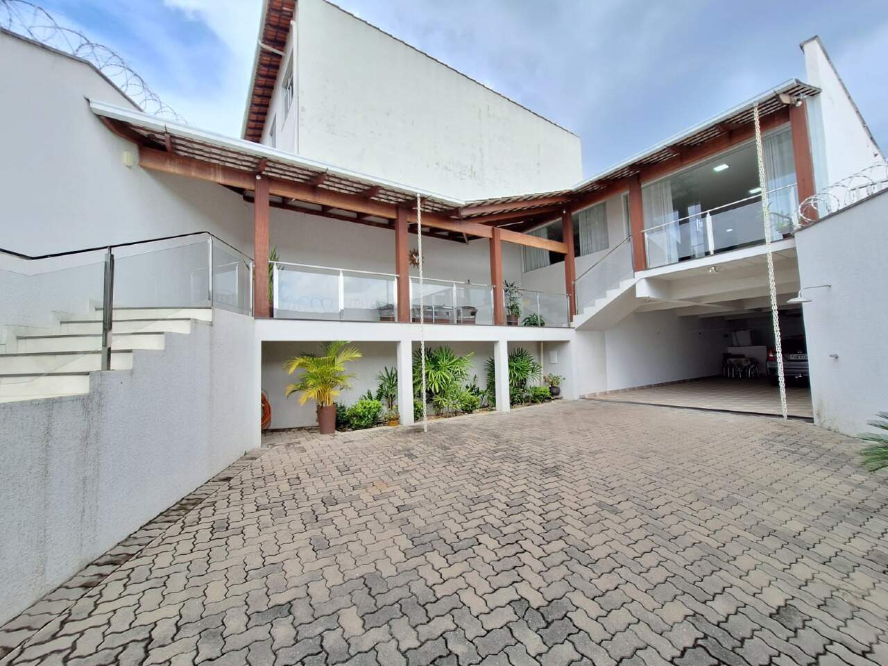 CASA à venda no VALE DAS AROEIRAS: 