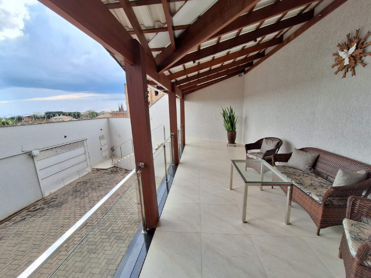 CASA à venda no VALE DAS AROEIRAS: 