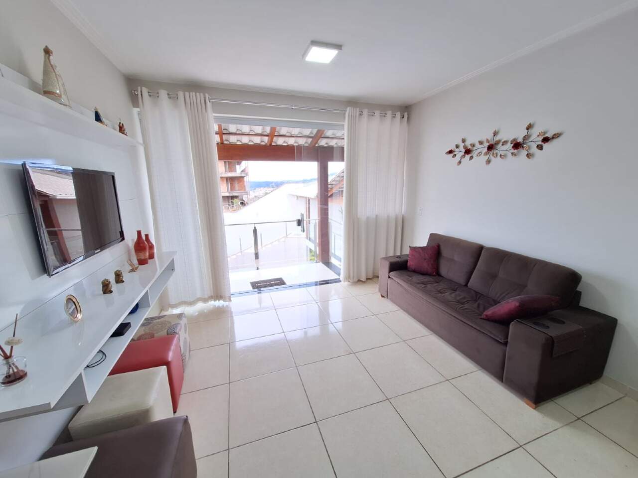 CASA à venda no VALE DAS AROEIRAS: 