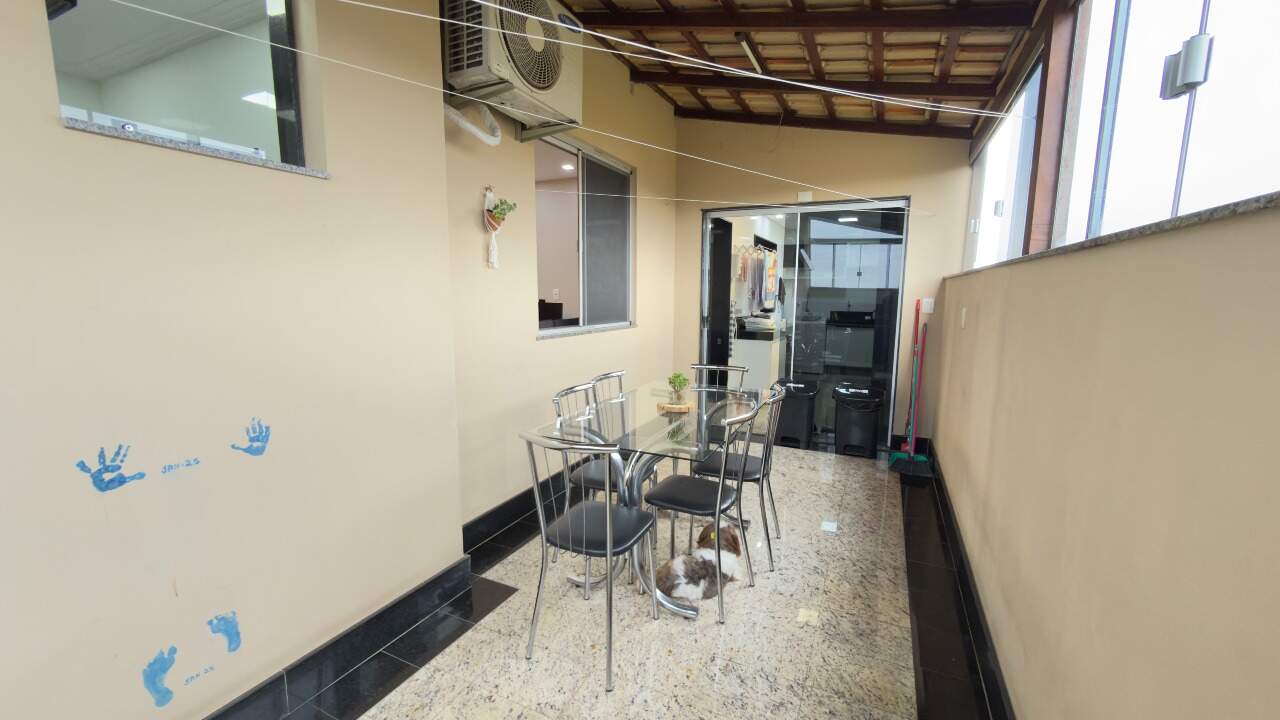 APARTAMENTO COM AREA à venda no SANTANENSE: 