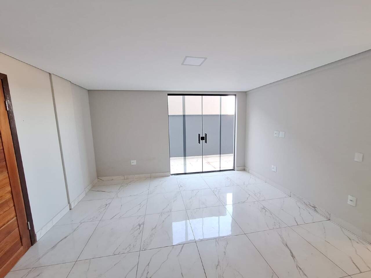 APARTAMENTO COM AREA para aluguel no TROPICAL: 