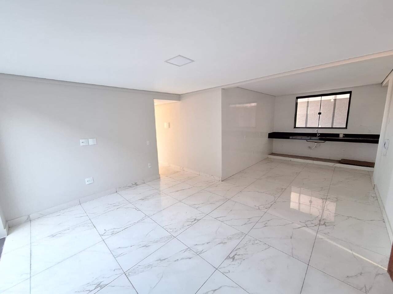 APARTAMENTO COM AREA para aluguel no TROPICAL: 