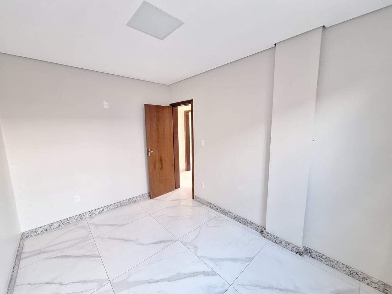 APARTAMENTO COM AREA para aluguel no OLIMPIO MOREIRA: 