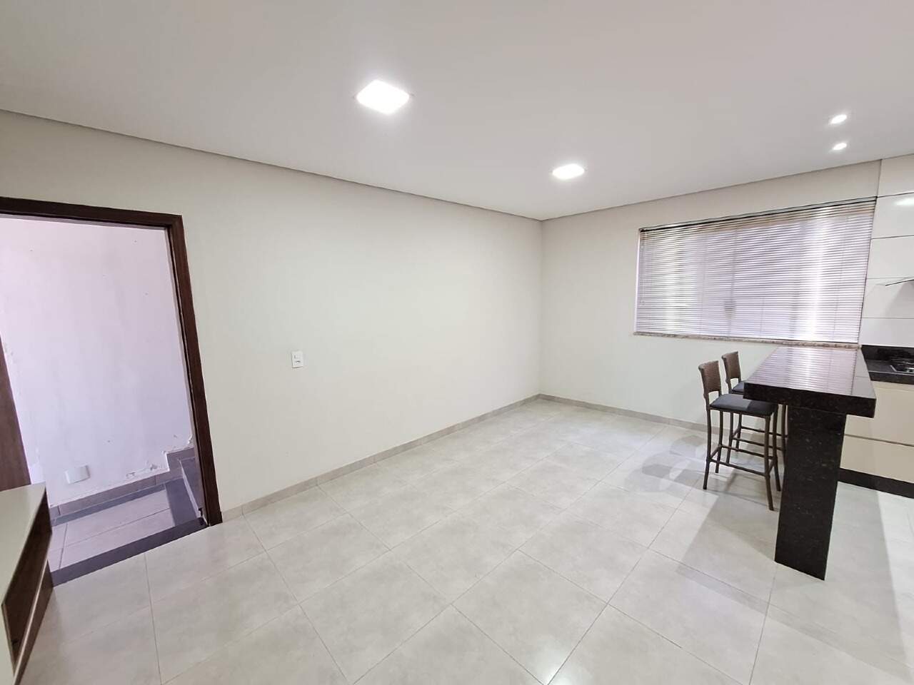 APARTAMENTO COM AREA para aluguel no da Olaria: 