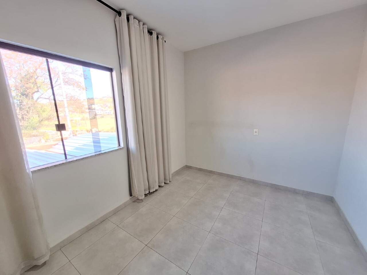 APARTAMENTO COM AREA para aluguel no da Olaria: 