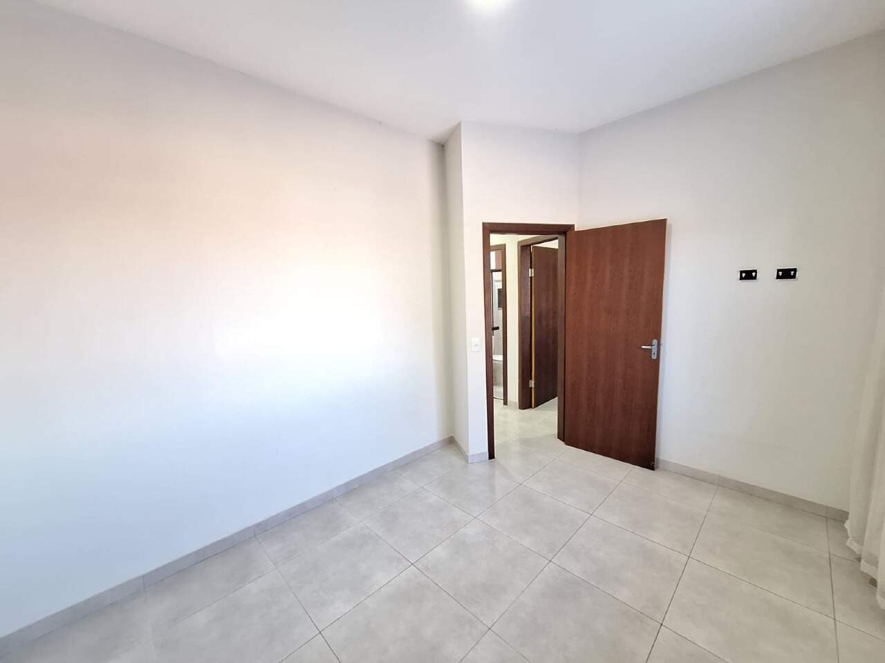 APARTAMENTO COM AREA para aluguel no da Olaria: 