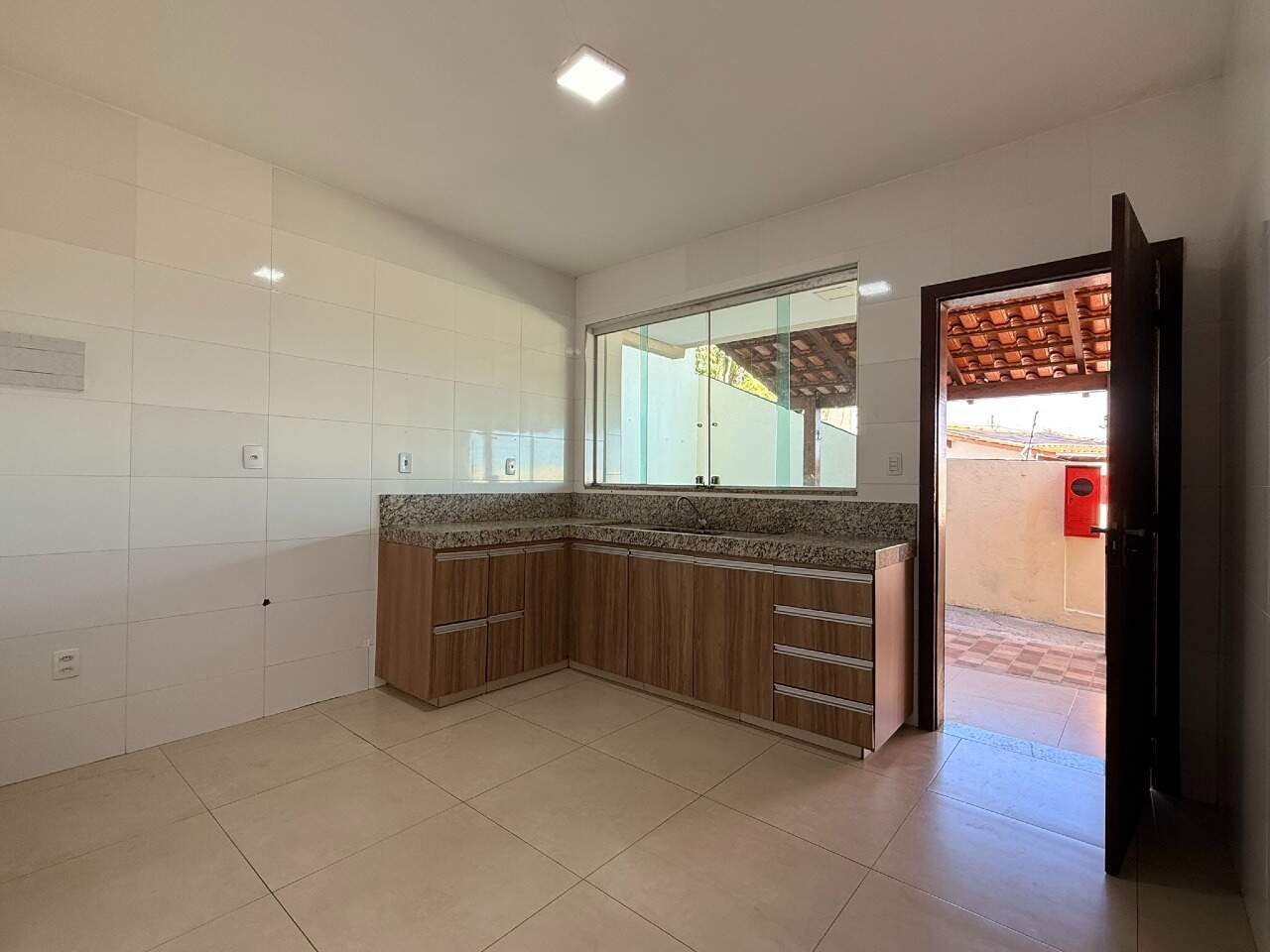 APARTAMENTO COM AREA à venda no SANTANENSE: 