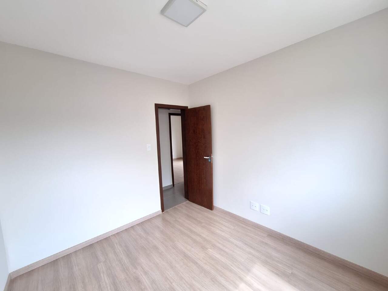 APARTAMENTO COM AREA para aluguel no Residencial Veredas: 