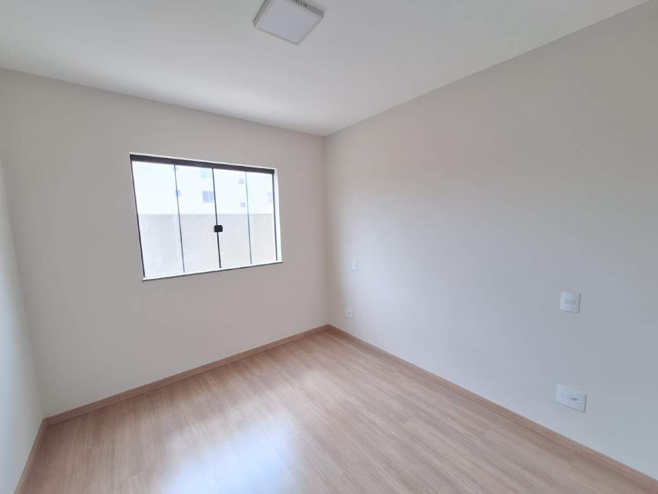 APARTAMENTO COM AREA para aluguel no Residencial Veredas: 