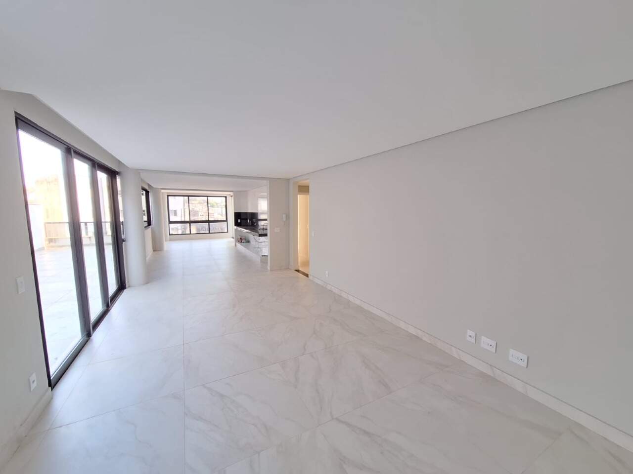 APARTAMENTO COM AREA para aluguel no CENTRO: 
