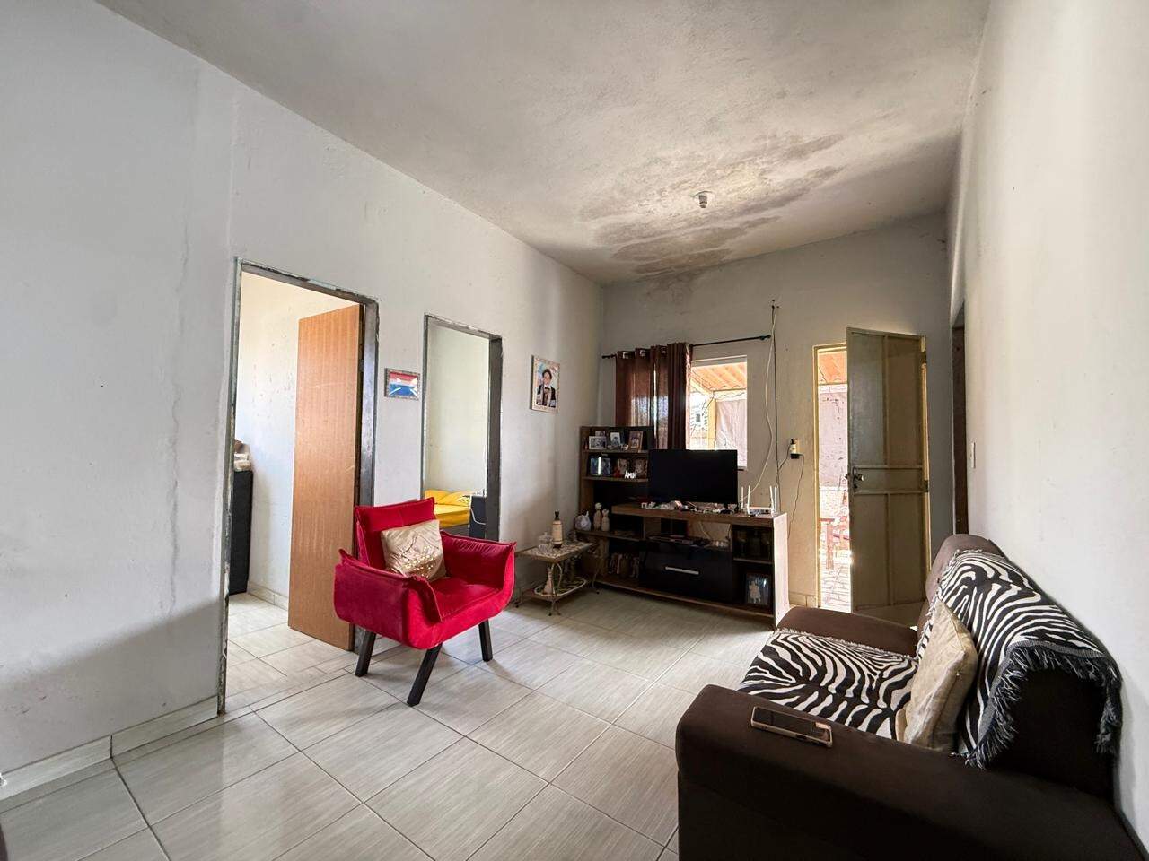 CASA à venda no Conjunto Habitacional Jadir Marinho: 