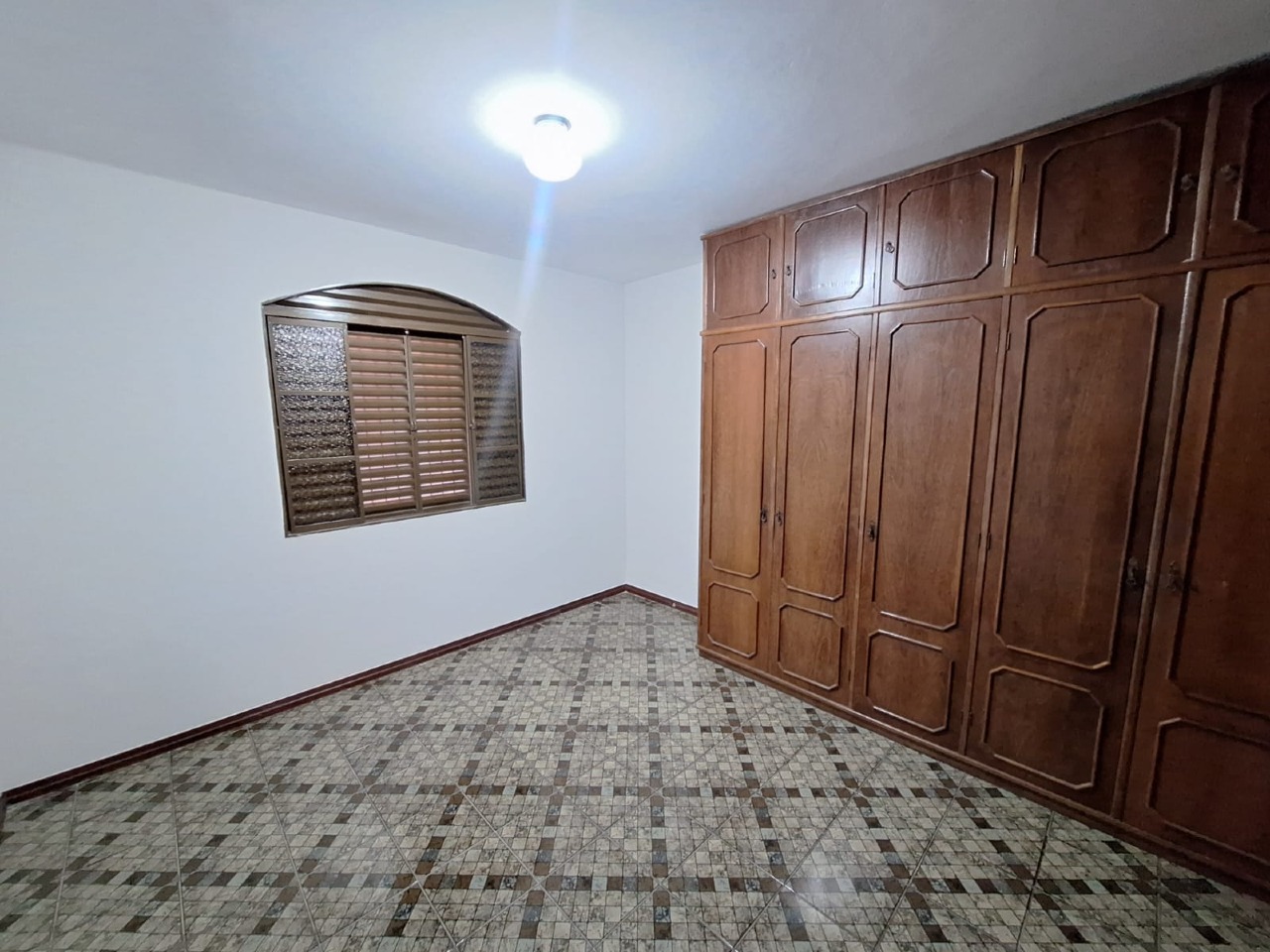 APARTAMENTO COM AREA para aluguel no LOURDES: 
