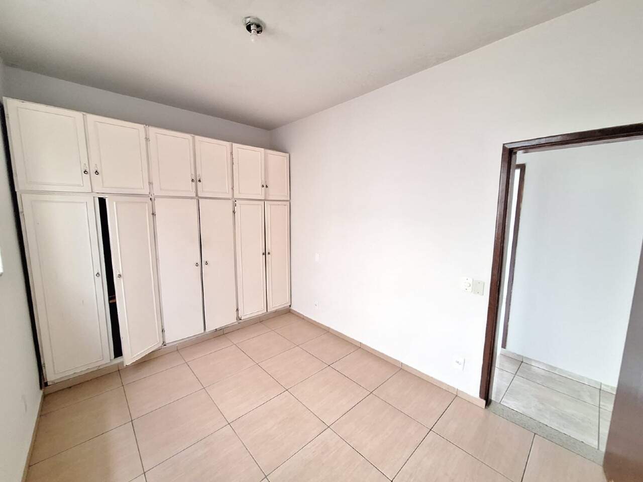APARTAMENTO COM AREA para aluguel no CENTRO: 