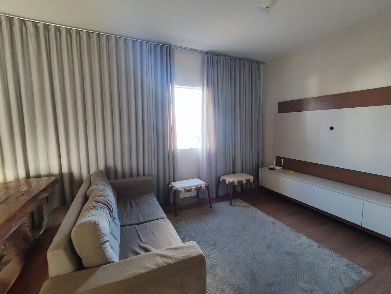 APARTAMENTO COM AREA para aluguel no Parque Jardim Santanense: 