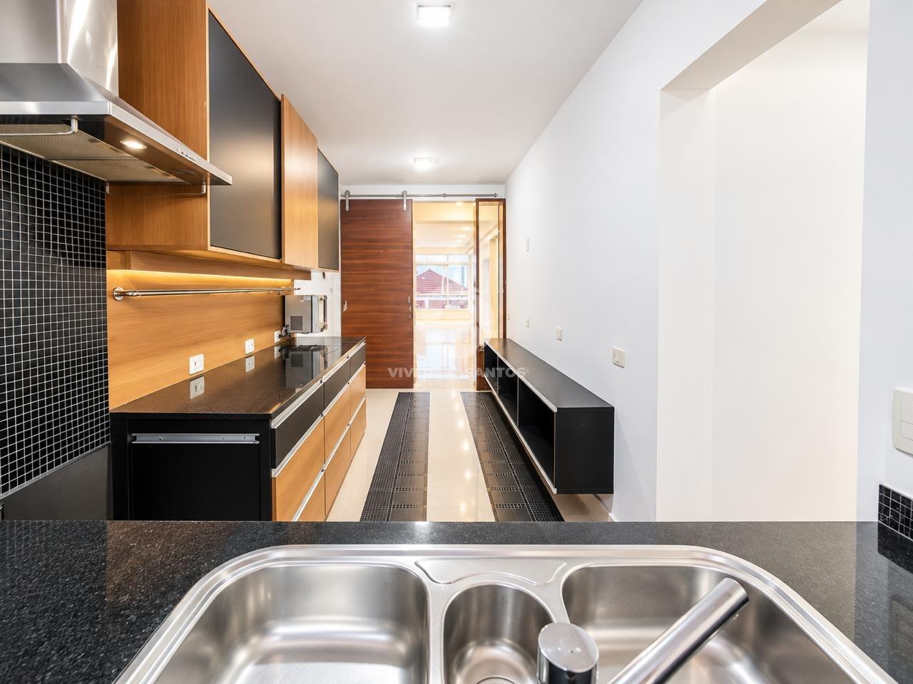 Apartamento de Frente, 2 Dormitórios, Sacada e a 1 Quadra da Praia no Boqueirão – Santos/SP em Boqueirão, Santos — foto 16