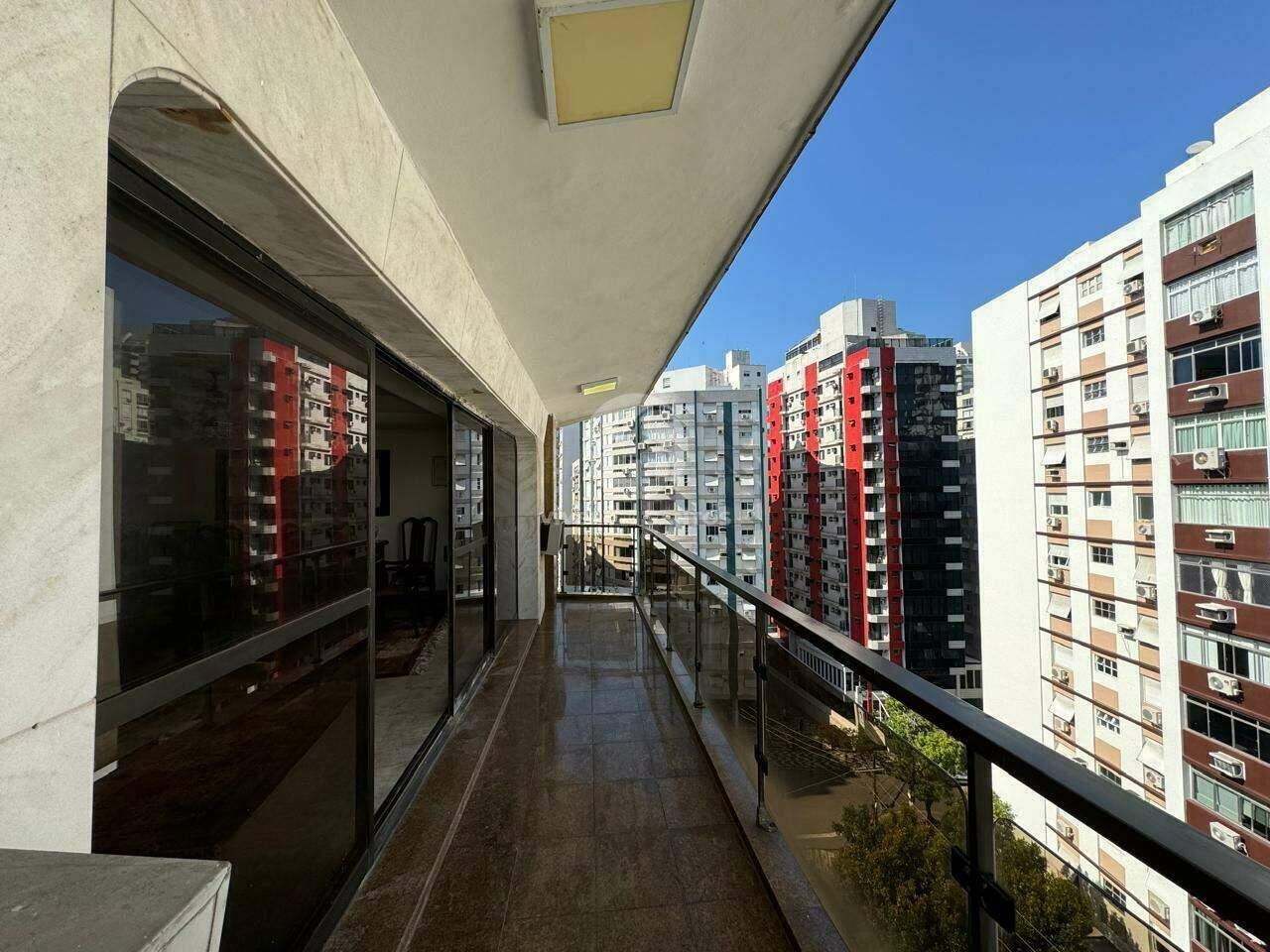 Apartamento com 4 quartos no coração do Gonzaga em Gonzaga, Santos — foto 2