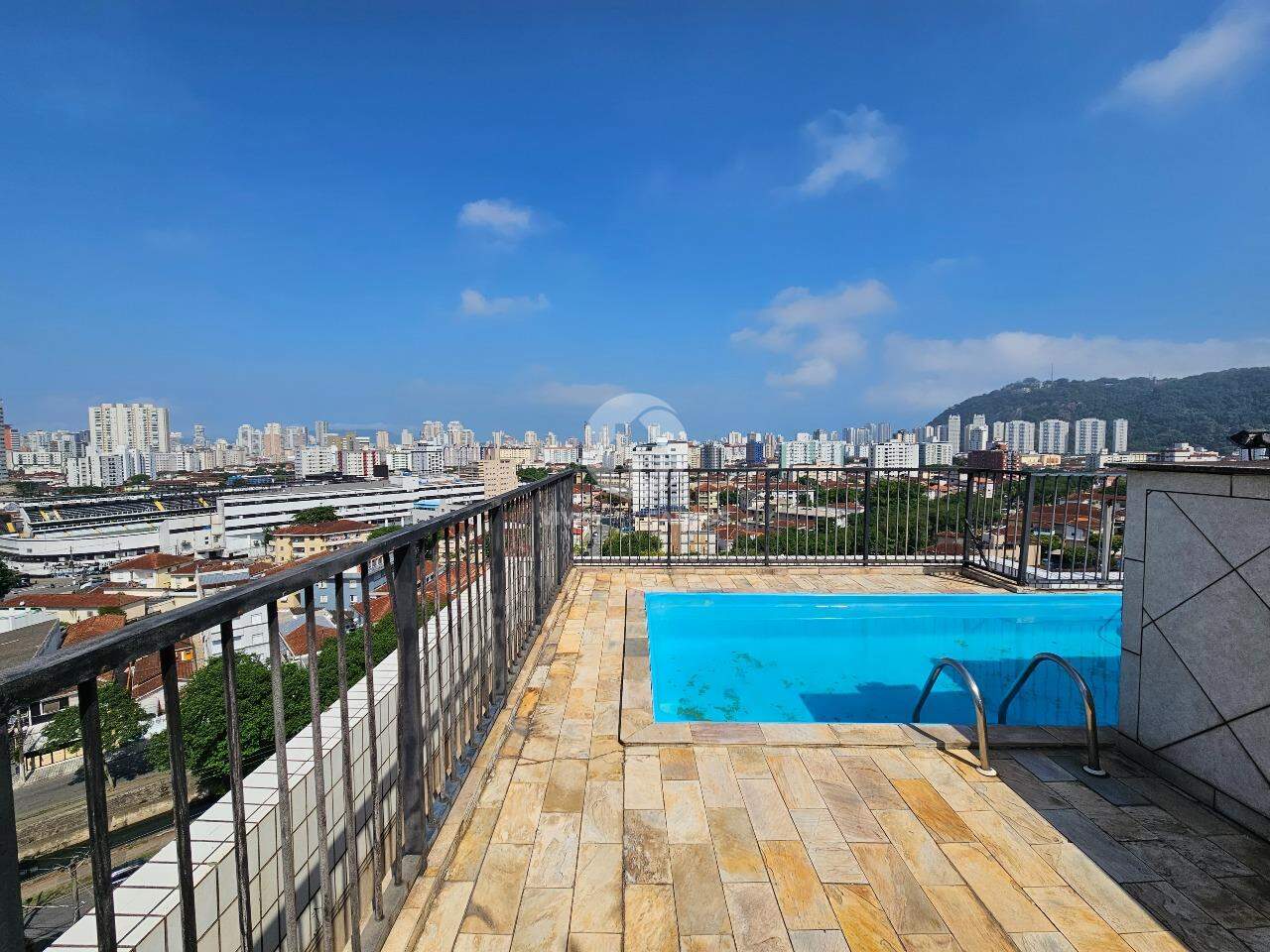 COBERTURA DUPLEX COM LAZER PRIVATIVO! 296M² DE ÁREA ÚTIL! 3 DORMITÓRIOS (1 SUITE)! PARA RETROFIT! em Vila Belmiro, Santos — foto 3