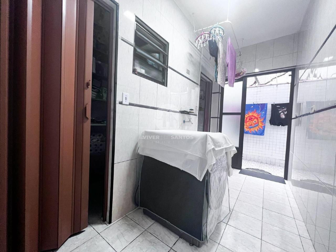 Sobrado com 4 quartos sendo 2 suítes com 2 vagas no Embaré em Embaré, Santos — foto 17